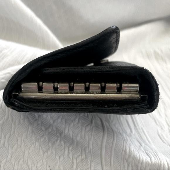 Authentic Louis Vuitton Gray Ebene Leather Key
Holder Wallet - Picture 6 of 8